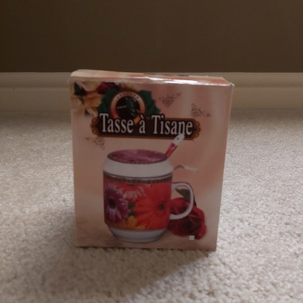 Brand new porcelain tea mug set